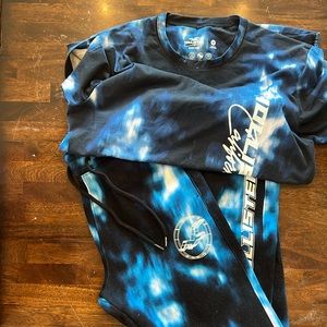 Hollister men’s medium sweat pants and tshirt. New without tags